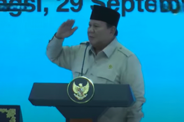 Prabowo Beri Sikap Hormat kepada Mantan Office Boy Jadi, Sungguh Penuh Makna Buat Pejabat Yang Hadir