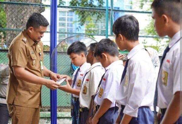 Langkah Sunyi Gubernur Bobby